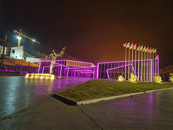 城市亮化是现代城市建设的重要组成部分,它不仅可以美化城市的夜景,还能提升城市的整体形象。随着科技的不断进步,城市亮化也得到了更多的关注和创新。本文将介绍一些关于城市亮化的创意和技术,帮助读者了解城市亮化的重要性以及如何进行贵德城市亮化的规划和实施。 城市亮化是现代城市建设的重要组成部分,它不仅可以美化城市的夜景,还能提升城市的整体形象。随着科技的不断进步,城市亮化也得到了更多的关注和创新。本文将介绍一些关于城市亮化的创意和技术,帮助读者了解贵德城市亮化的重要性以及如何进行贵德城市亮化的规划和实施。