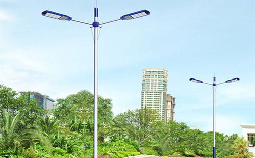 贵德太阳能路灯地脚螺栓规格：防止倾倒的关键